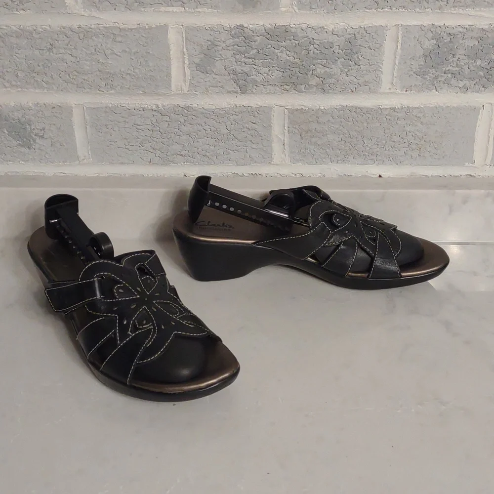 Clark's Bendables Women's Black Leather Laser Cutout Slip On Sandals Size 9.5